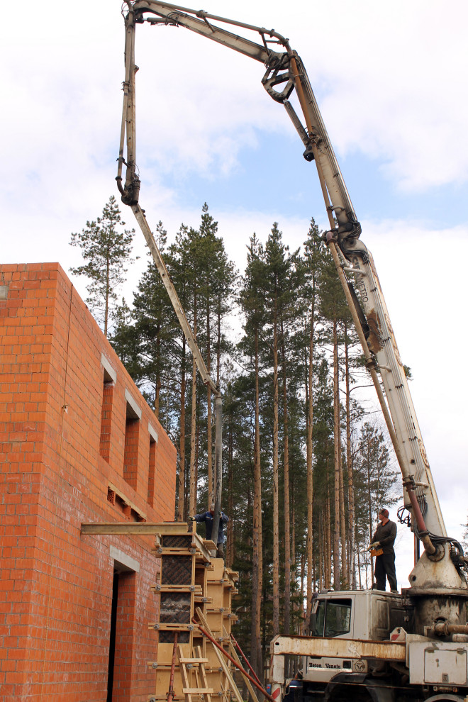 Дом из кирпича в "Охтинском парке"