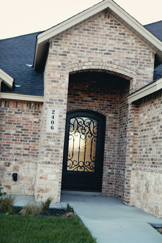 Photo of a traditional entryway in Austin.