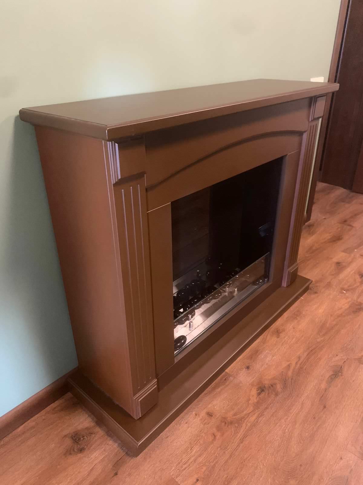 Напольный деревянный биокамин в интерьере