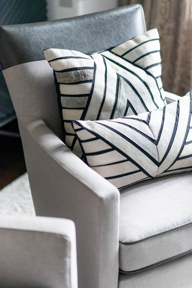Inspiration for a transitional home design remodel in Toronto