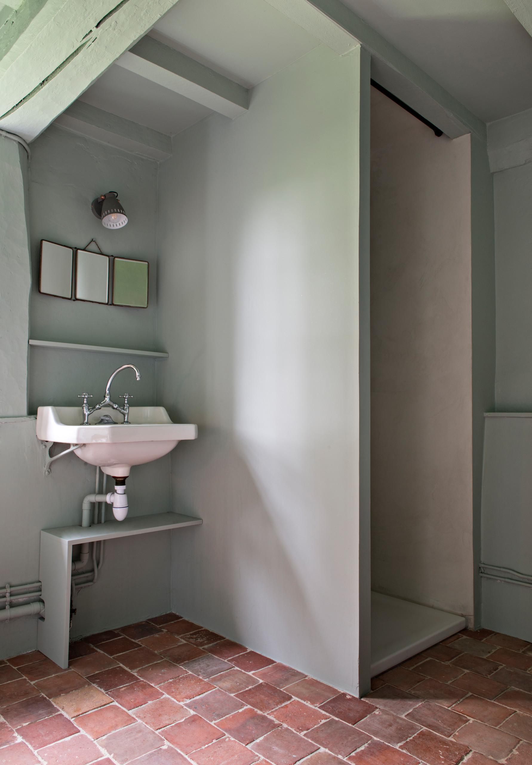 Rénovation salle de bain normande. Création douche béton ciré.