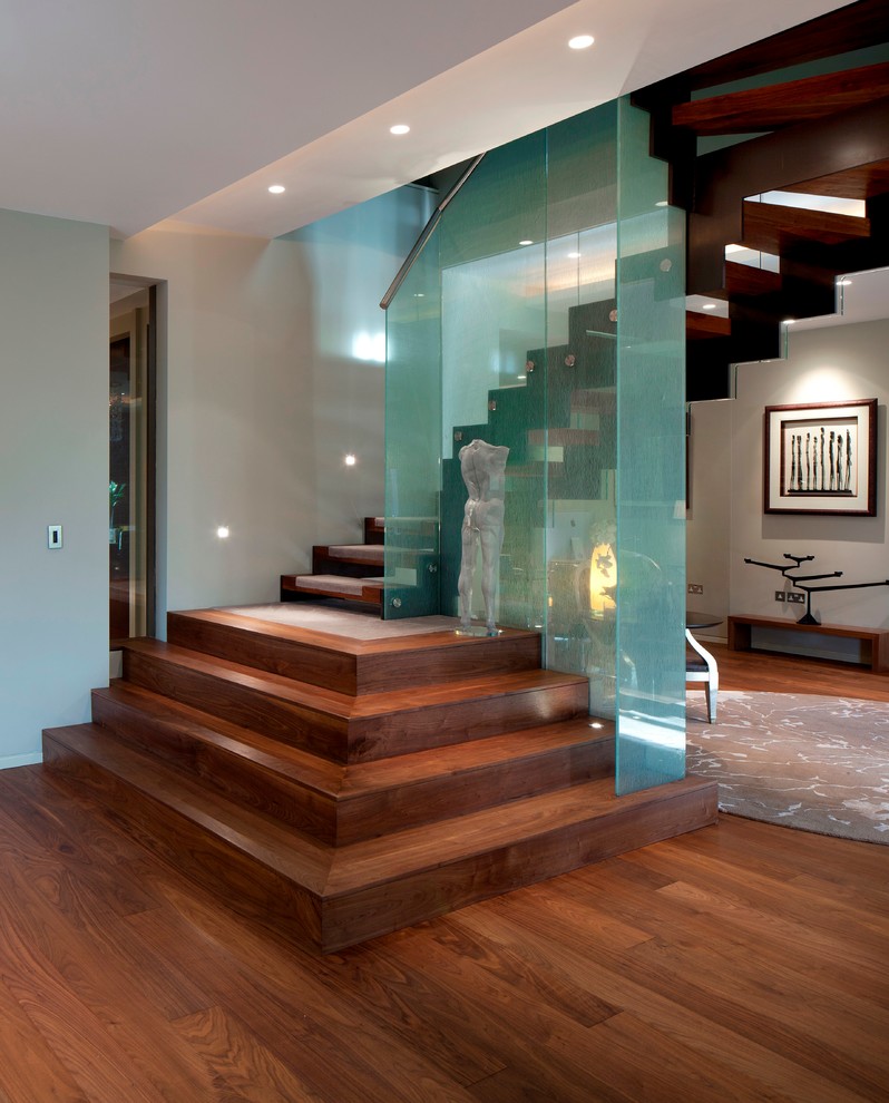 Contemporary wood l-shaped staircase in London with open risers.