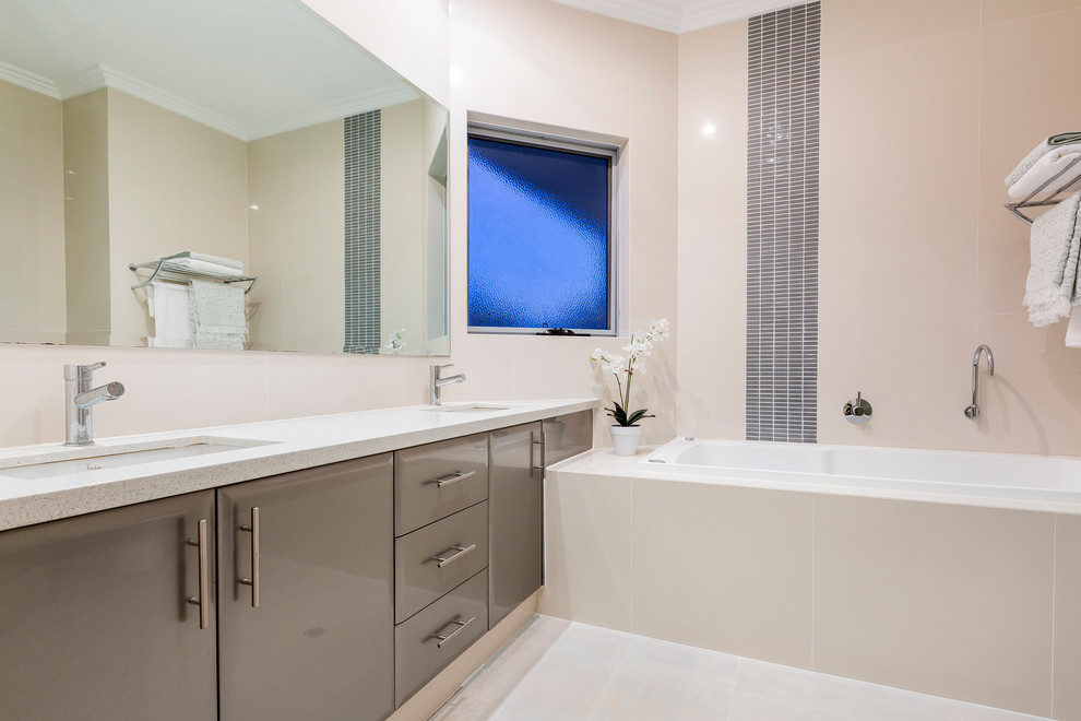 Inspiration for a contemporary bathroom in Perth.