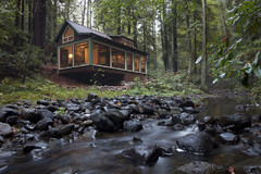 Houzz Tour: A Creekside Cabin Opens to the Views