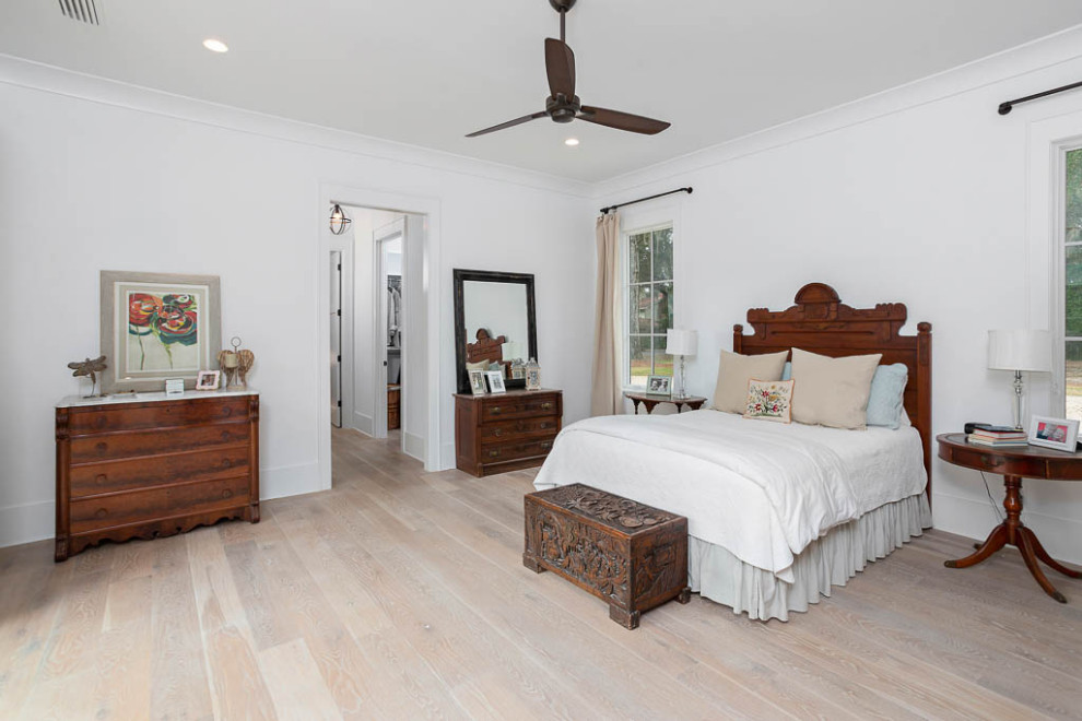 Bedroom - transitional bedroom idea