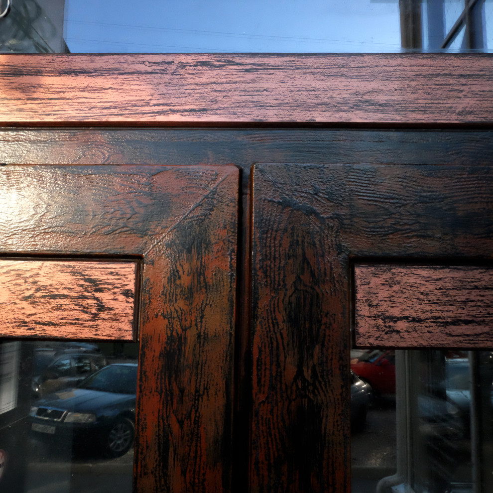 Декор входной пластиковой двери для салона красоты.