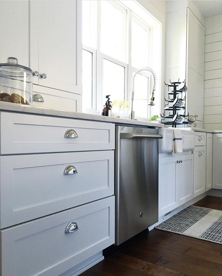 Example of a transitional home design design in Orange County