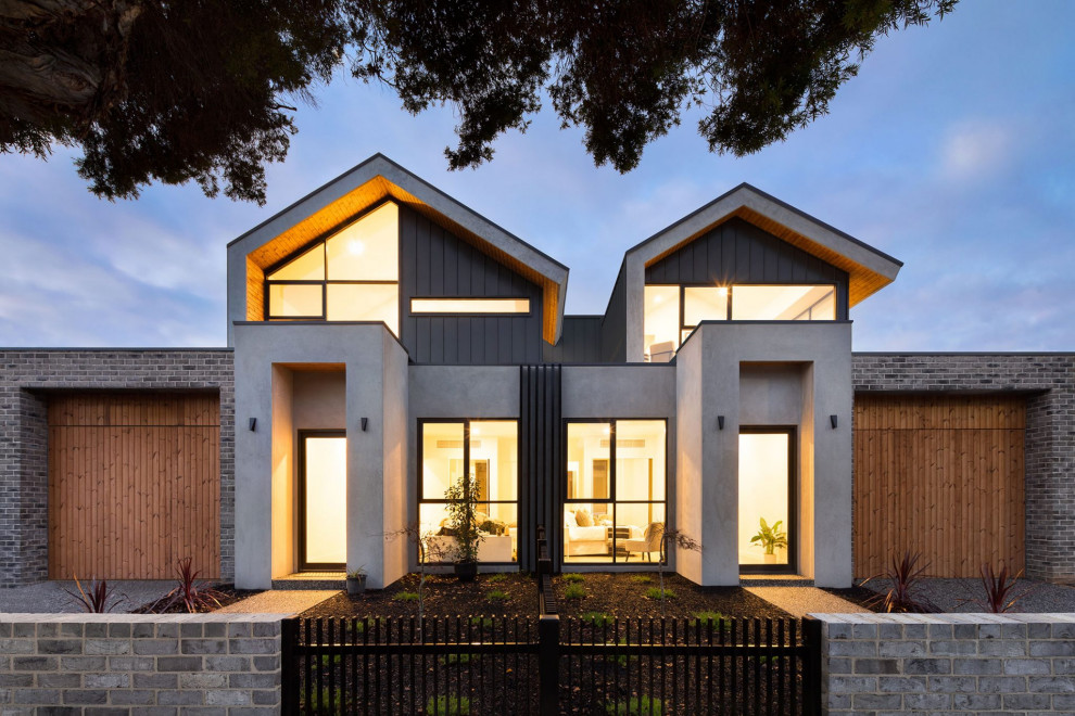 Diseño de fachada de casa pareada gris contemporánea de dos plantas con revestimientos combinados