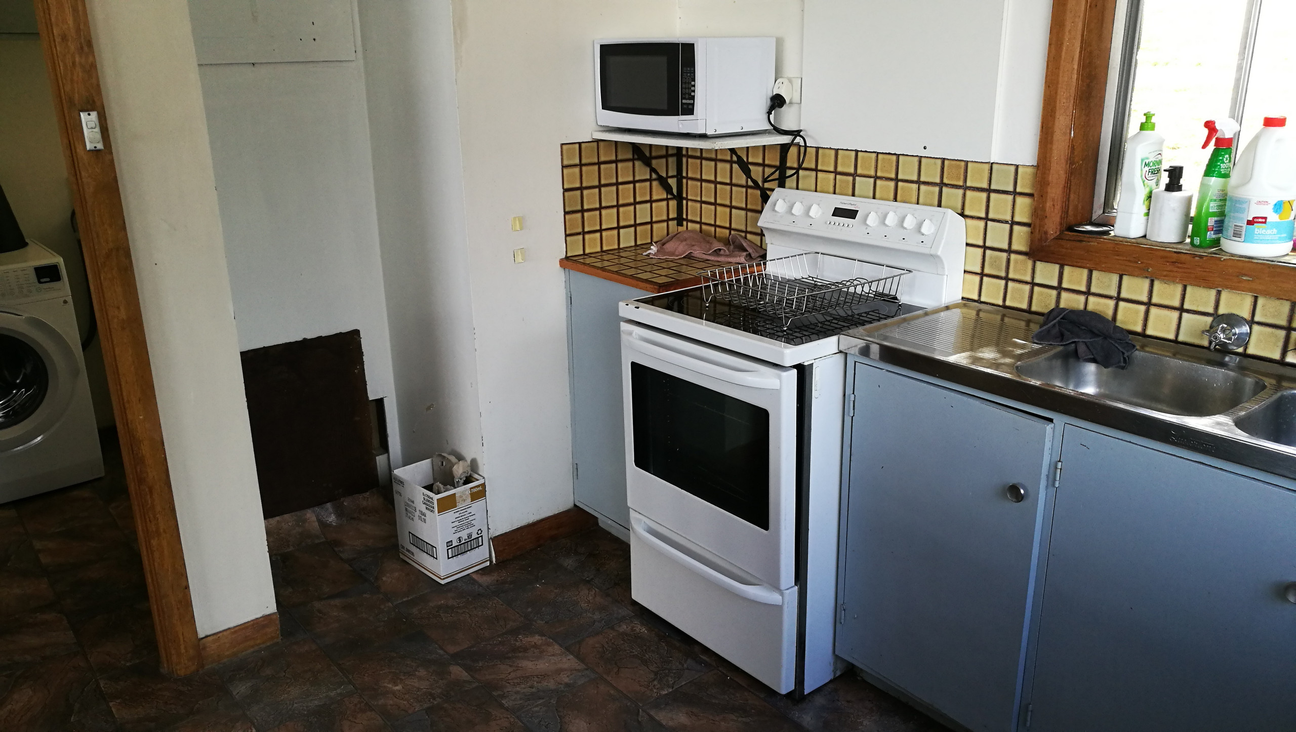Old fridge recess was too narrow to be useful.