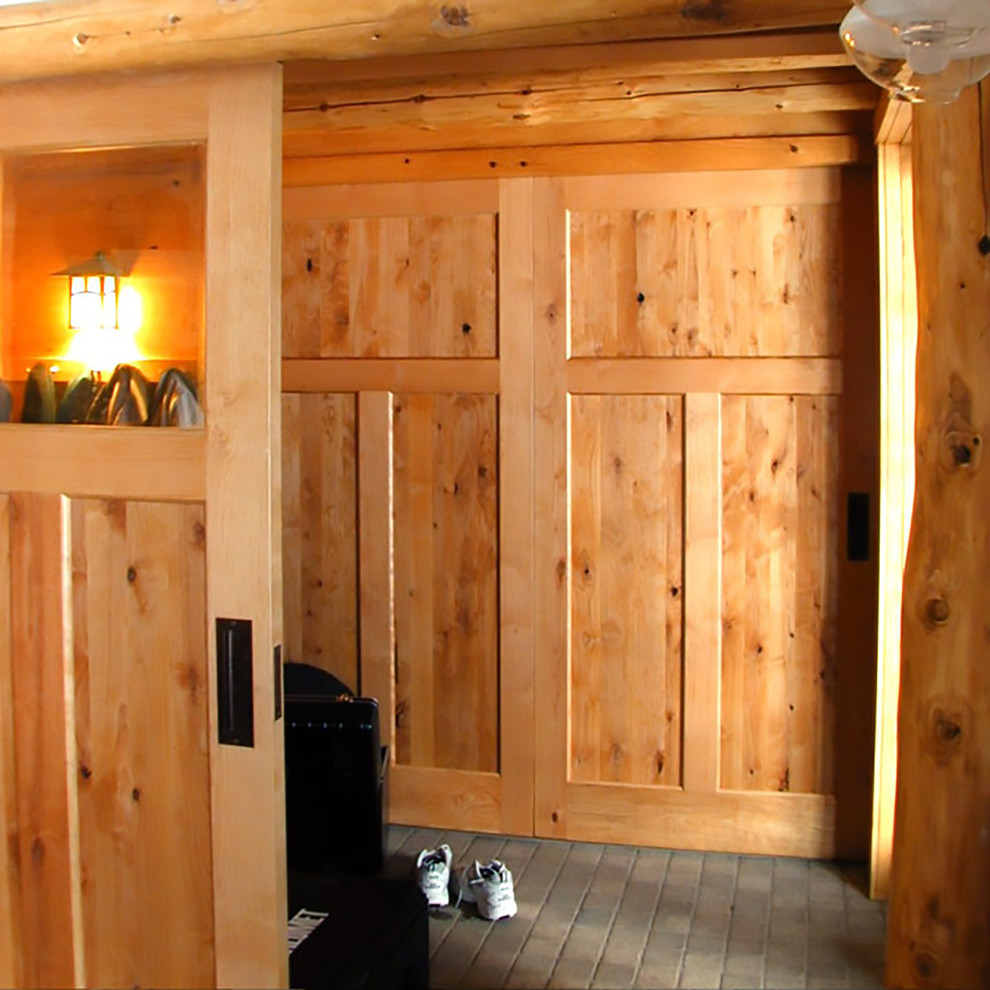 Entryway - transitional entryway idea in Boston