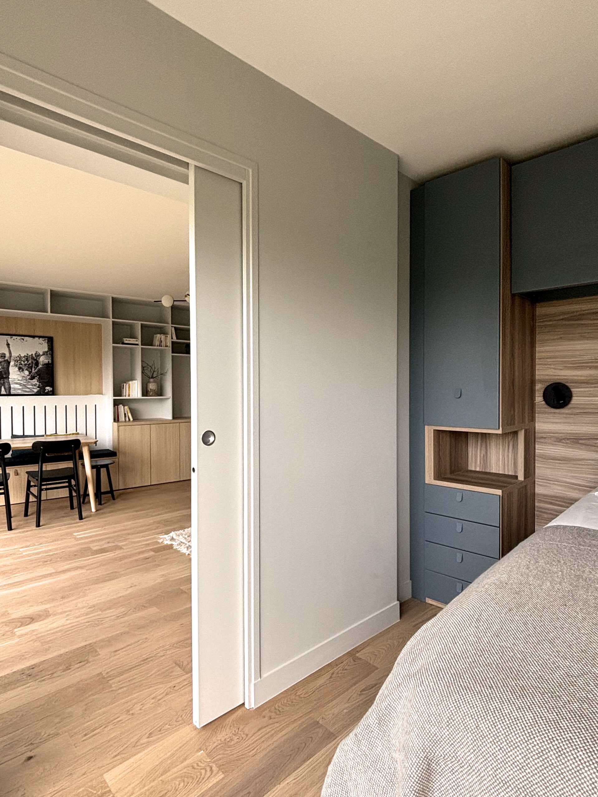 Appartement familial avec bibliothèque traversante