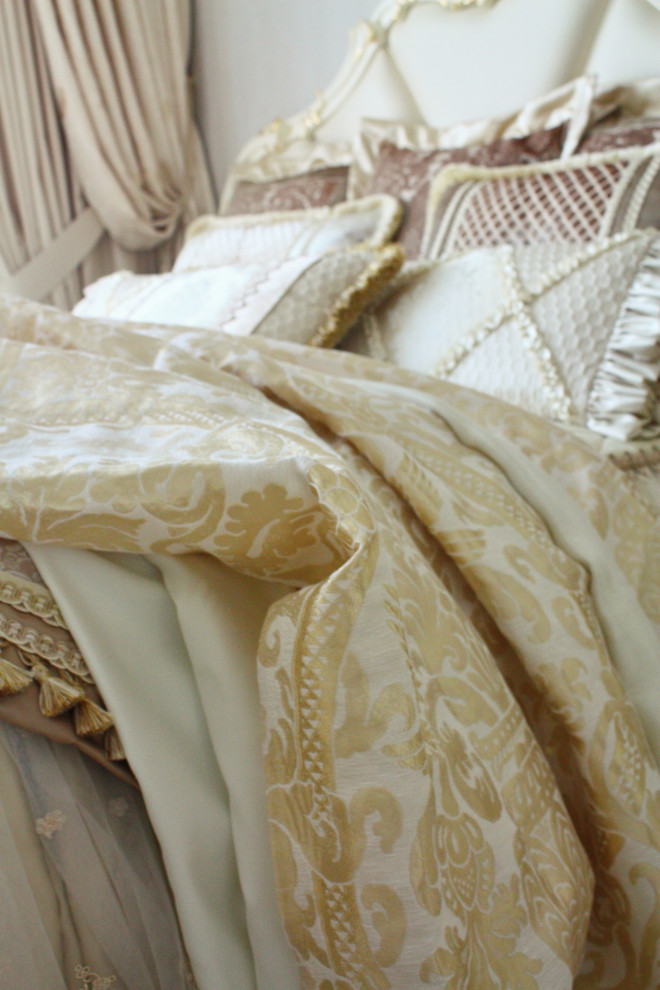 Спальни из розовой мечты: оформление кроватей; покрывала, валики, подушки