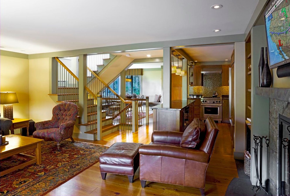This is an example of a contemporary living room in Burlington.