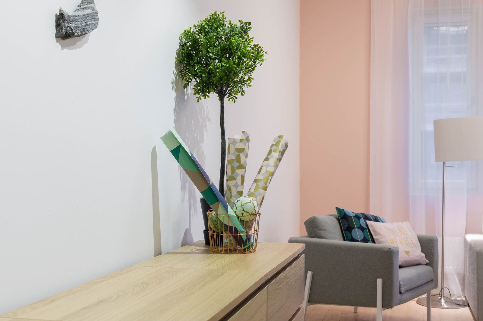 Зефирно-розовый интерьер для сдачи в аренду