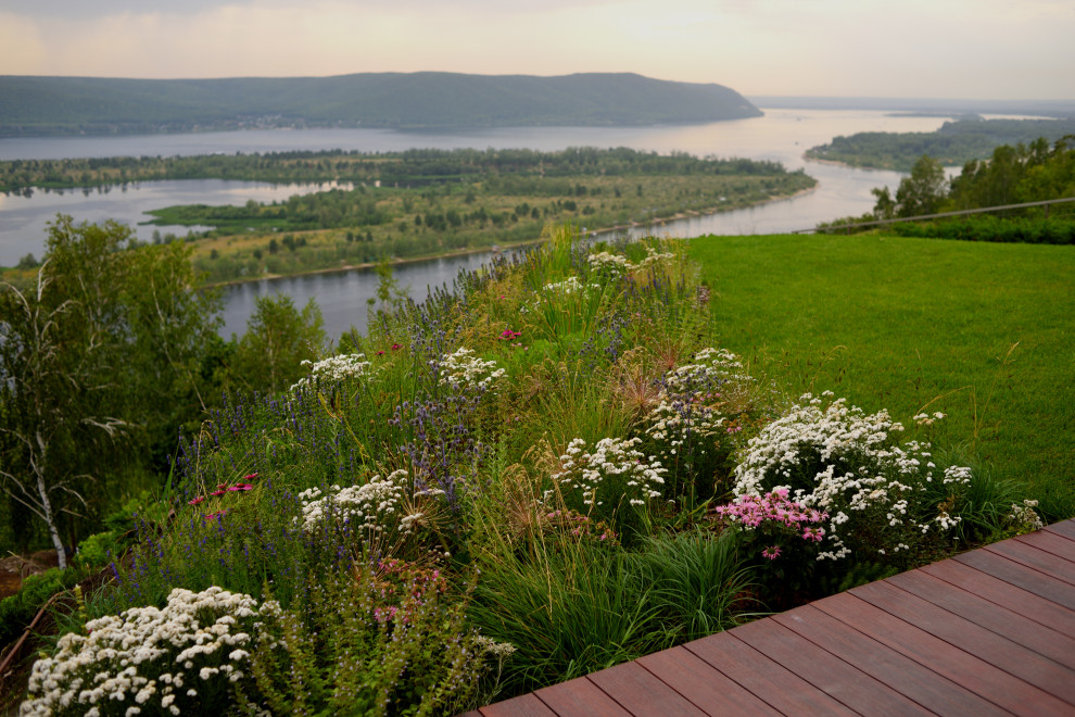 Сад с видом на Волгу