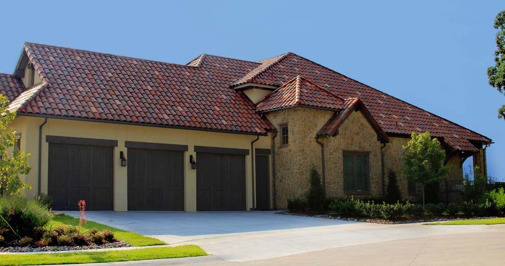 Mid-sized one-storey yellow exterior in Dallas with stone veneer.