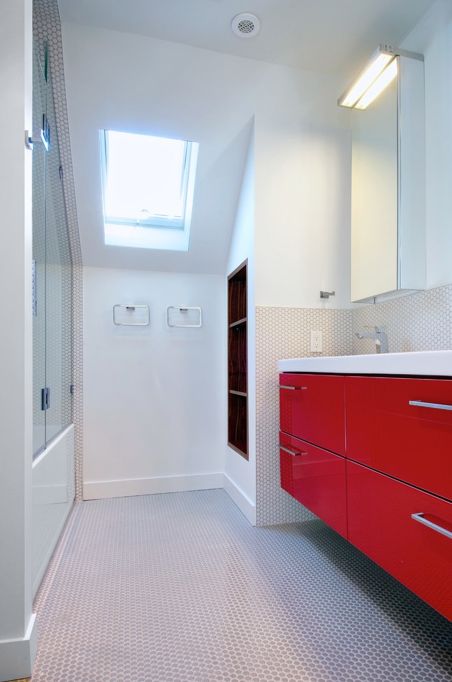 This is an example of a mid-sized contemporary bathroom in Toronto with flat-panel cabinets, red cabinets, gray tile, mosaic tile, white walls, mosaic tile floors, an undermount sink, grey floor and white benchtops.
