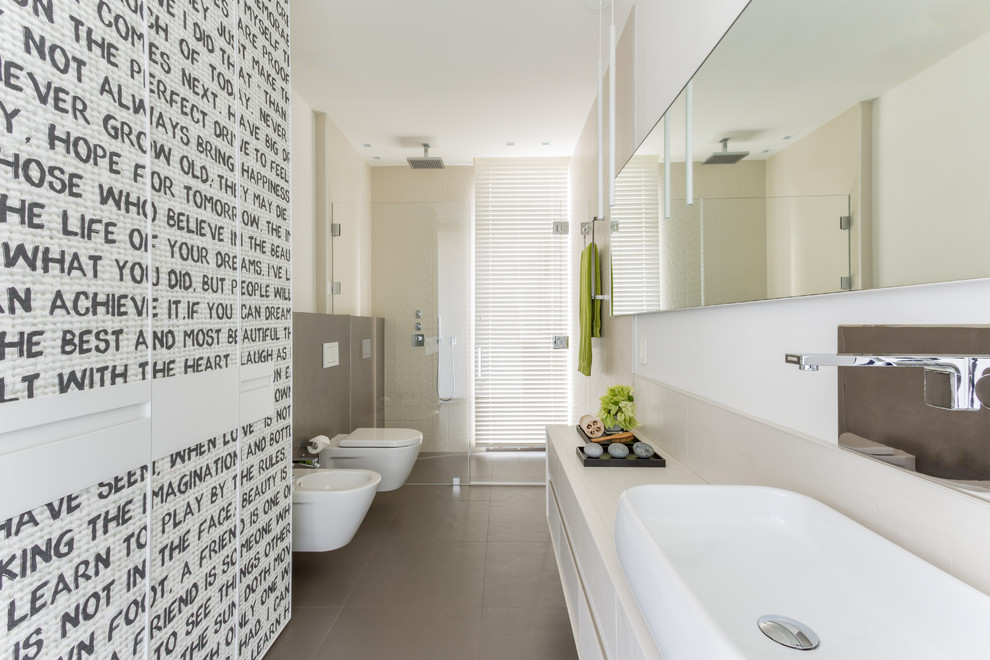 Design ideas for a contemporary bathroom in Miami.