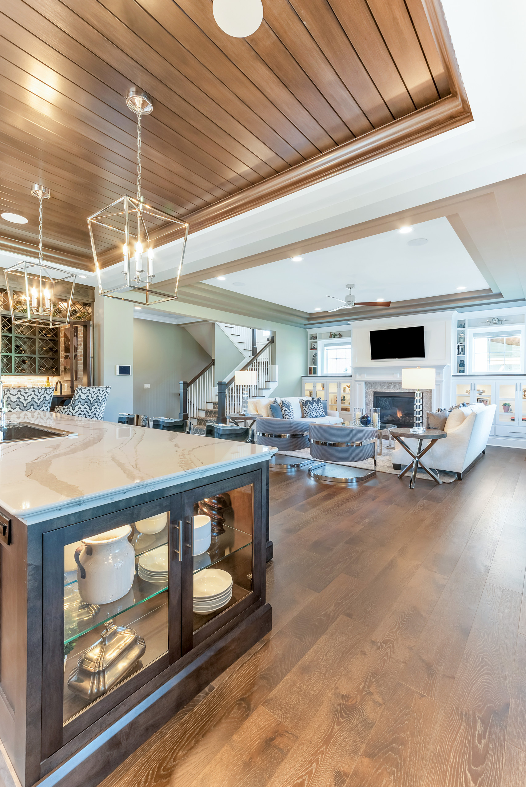 Example of a transitional home design design in Columbus