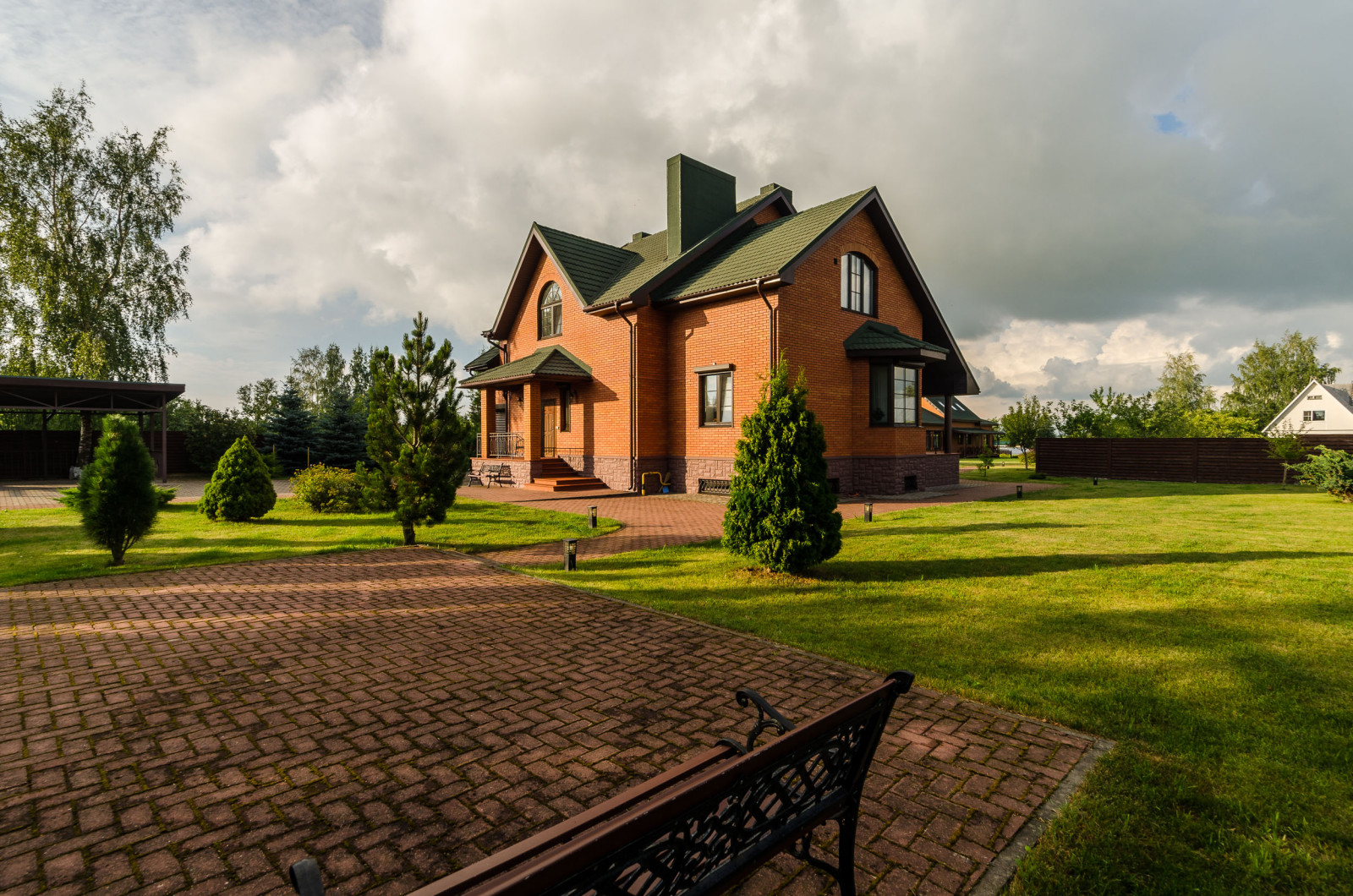 ОЧЕНЬ БОЛЬШОЙ- ШИКАРНЫЙ КОТТЕДЖ! В живописном месте, на берегу реки!