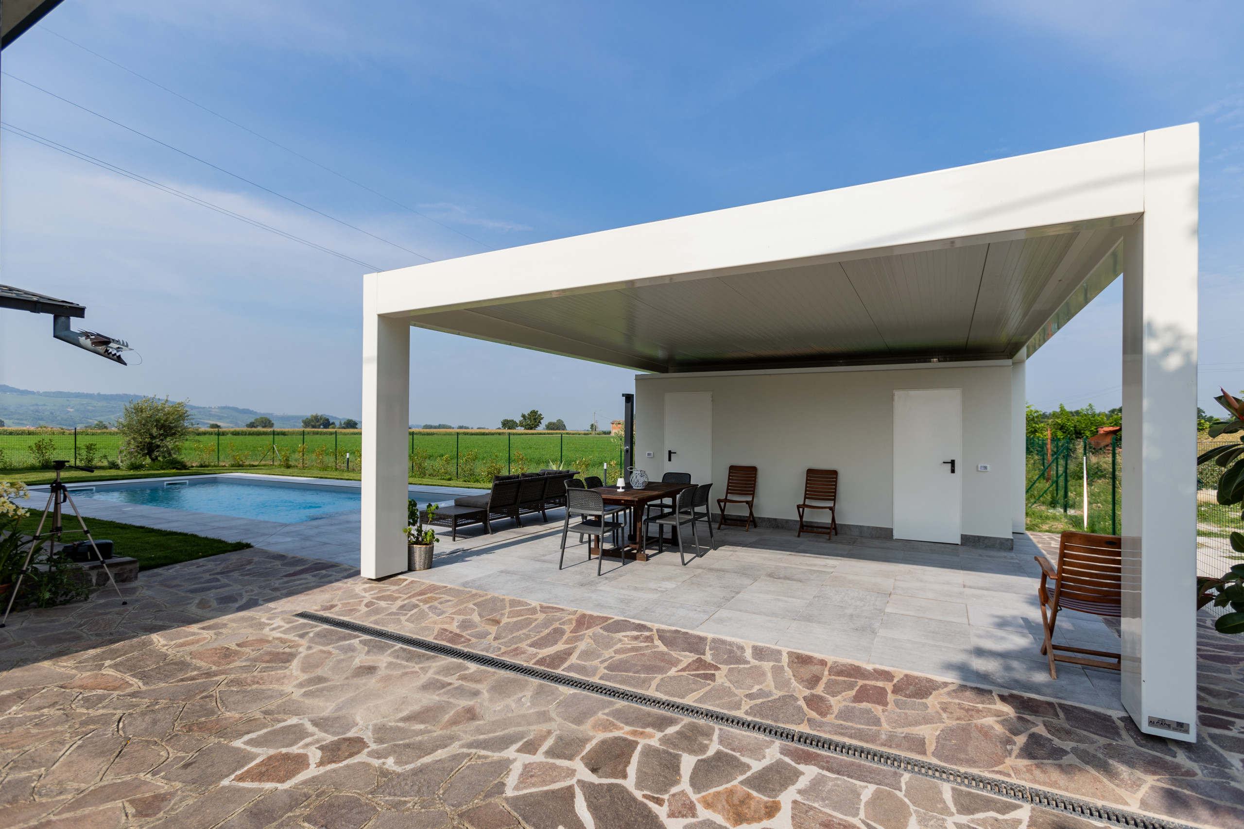 Villa SM | Realizzazione nuova piscina esterna con portico