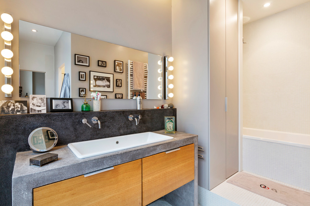 Design ideas for a mid-sized contemporary master bathroom in Paris with flat-panel cabinets, beige cabinets, an undermount tub, white tile, mosaic tile, beige walls, mosaic tile floors, an undermount sink and concrete benchtops.