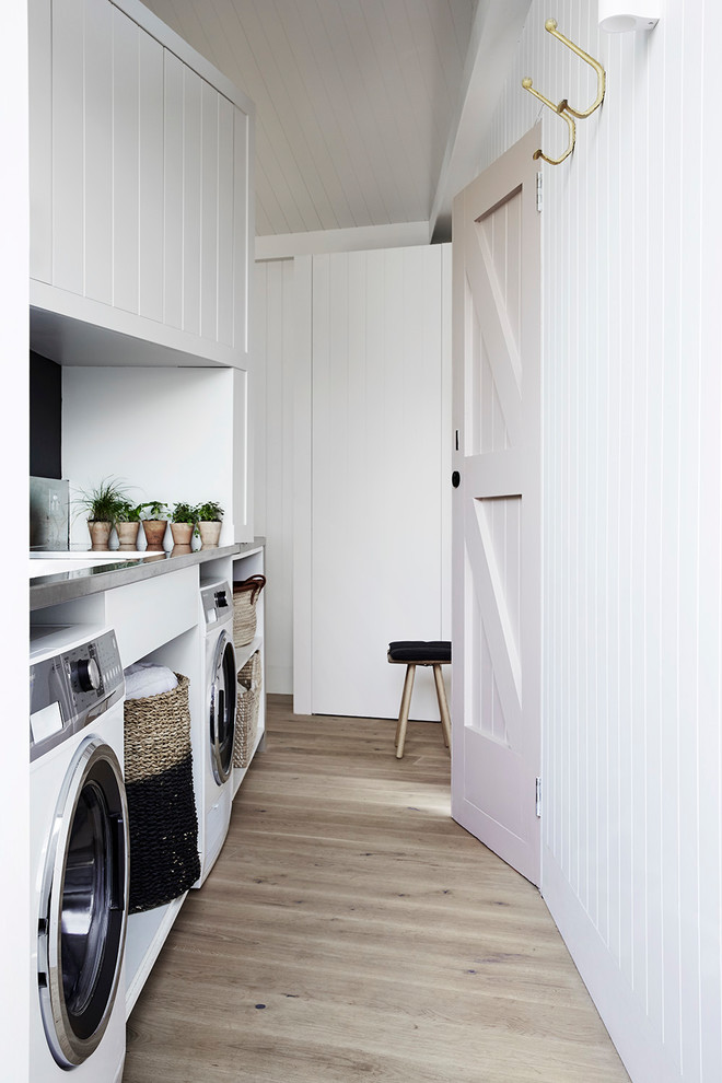 Inspiration for a contemporary laundry room in Melbourne.