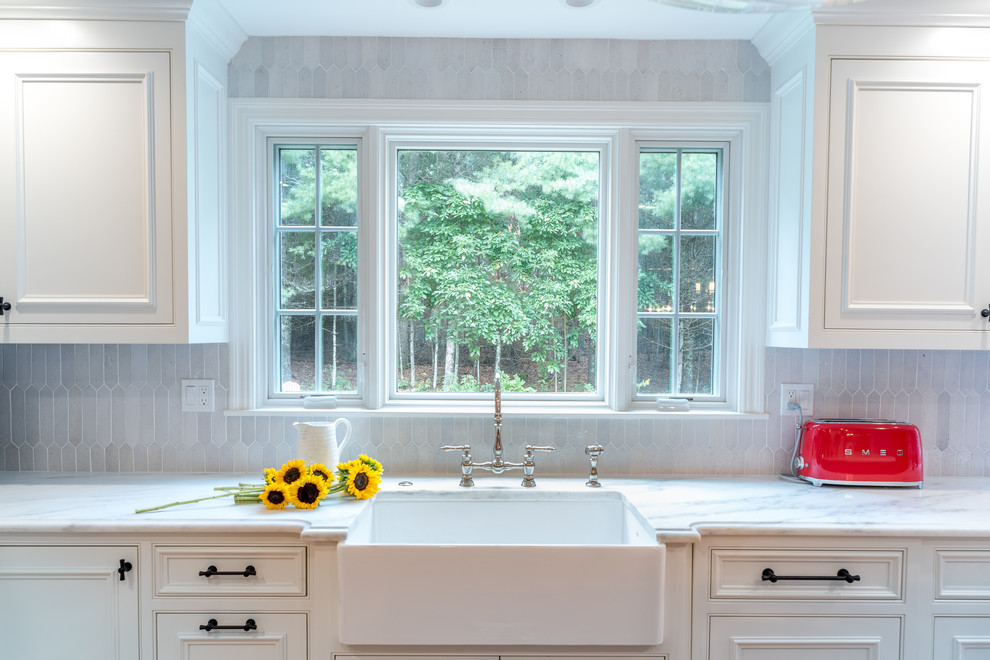 Kitchen - transitional kitchen idea in Boston