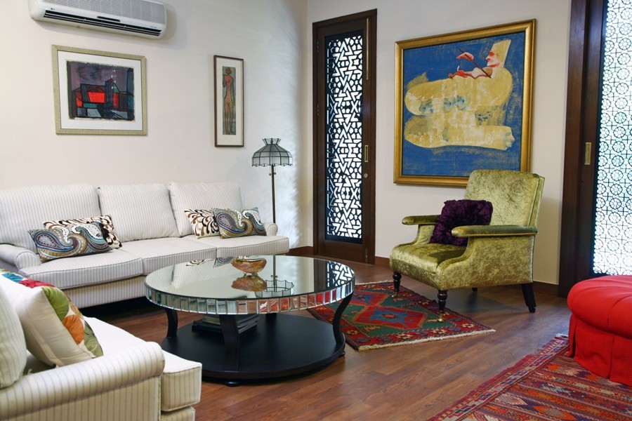 This is an example of a living room in Delhi.