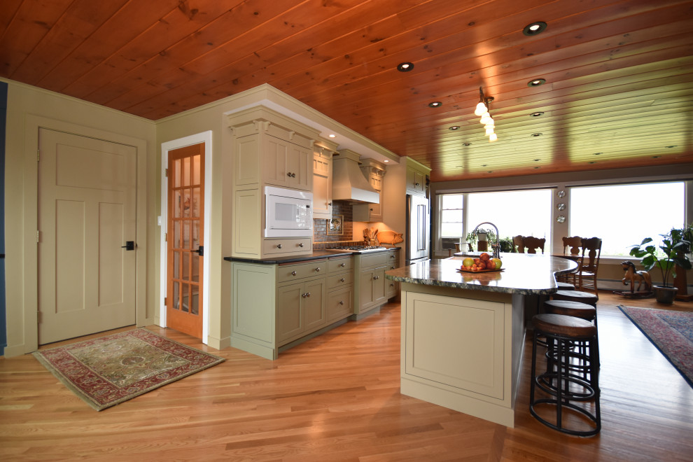 Kitchen - kitchen idea in Boston