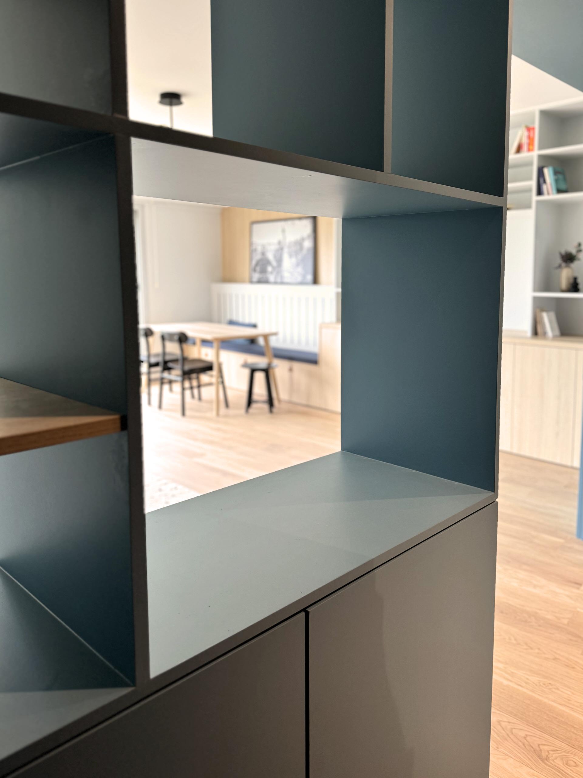 Appartement familial avec bibliothèque traversante