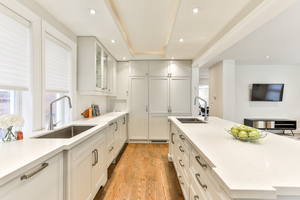 Inspiration for a transitional kitchen remodel in Toronto