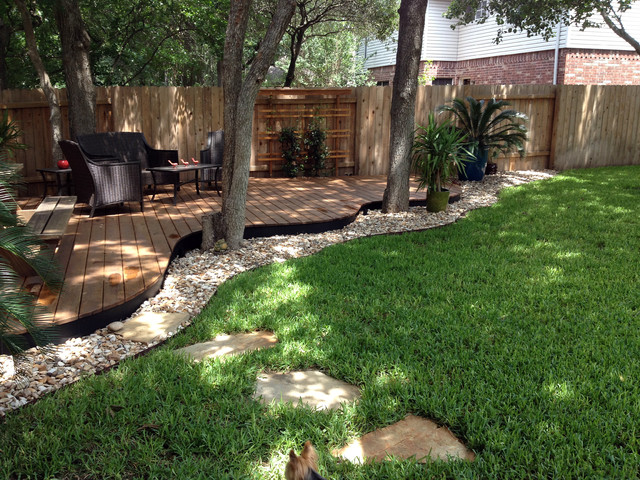 Curved deck - Traditional - Deck - Austin