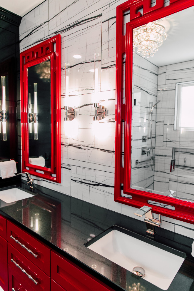 Idéer för ett mellanstort asiatiskt svart en-suite badrum, med skåp i shakerstil, röda skåp, en kantlös dusch, en vägghängd toalettstol, svart och vit kakel, porslinskakel, vita väggar, klinkergolv i porslin, ett undermonterad handfat, bänkskiva i kvarts, grått golv och dusch med gångjärnsdörr