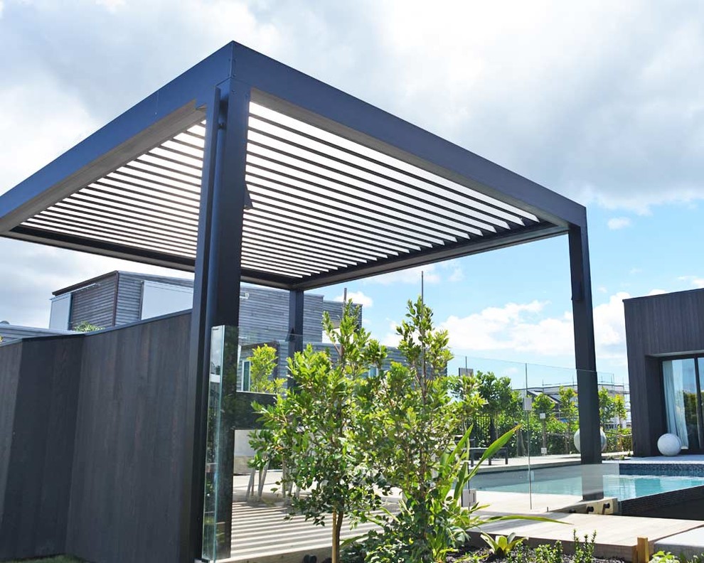 This is an example of a contemporary sunroom in Sydney.