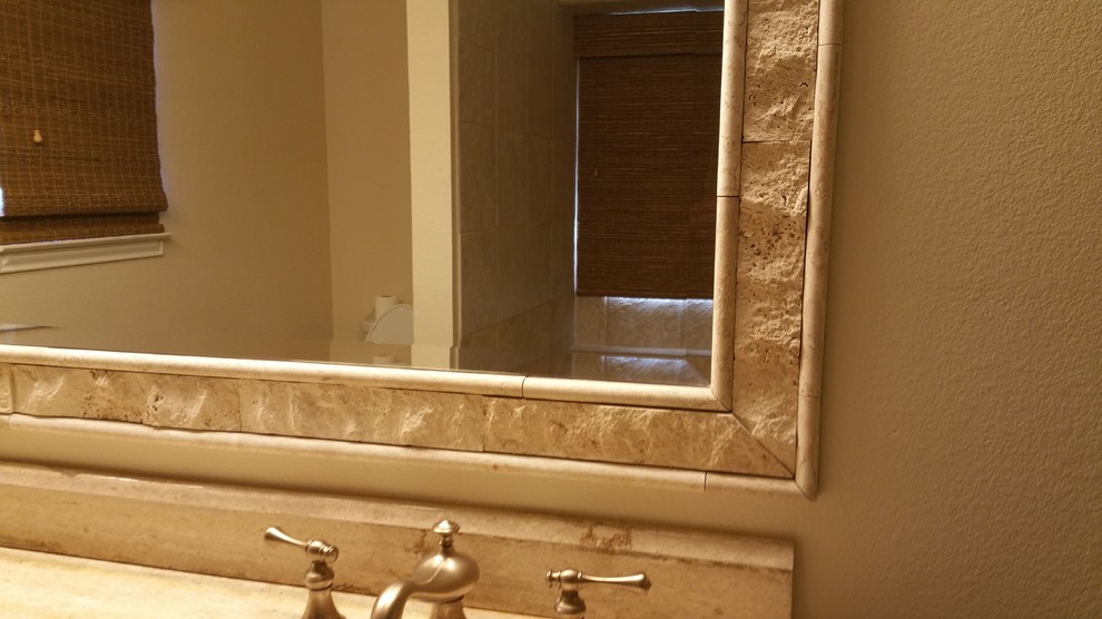 Transitional home design photo in Austin