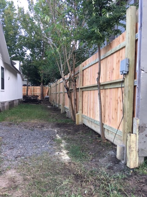 550' Perimeter Cedar Fence Replacement