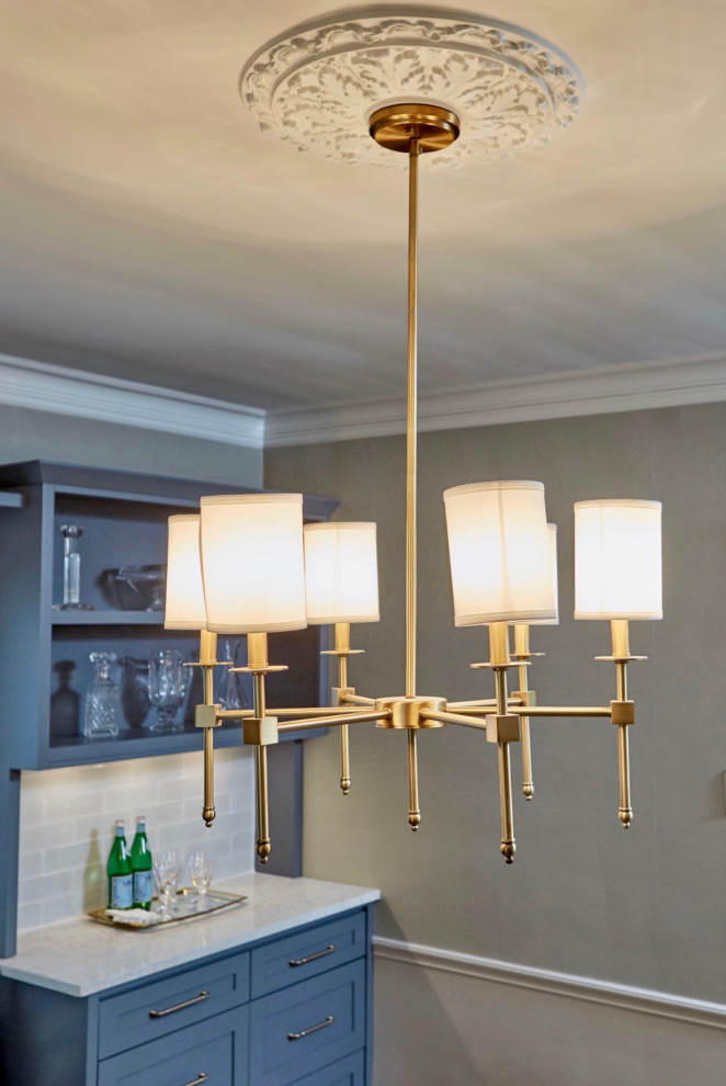 Example of a transitional home design design in Chicago