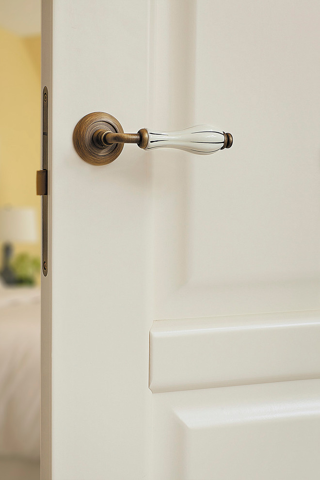 Alvero doors in details