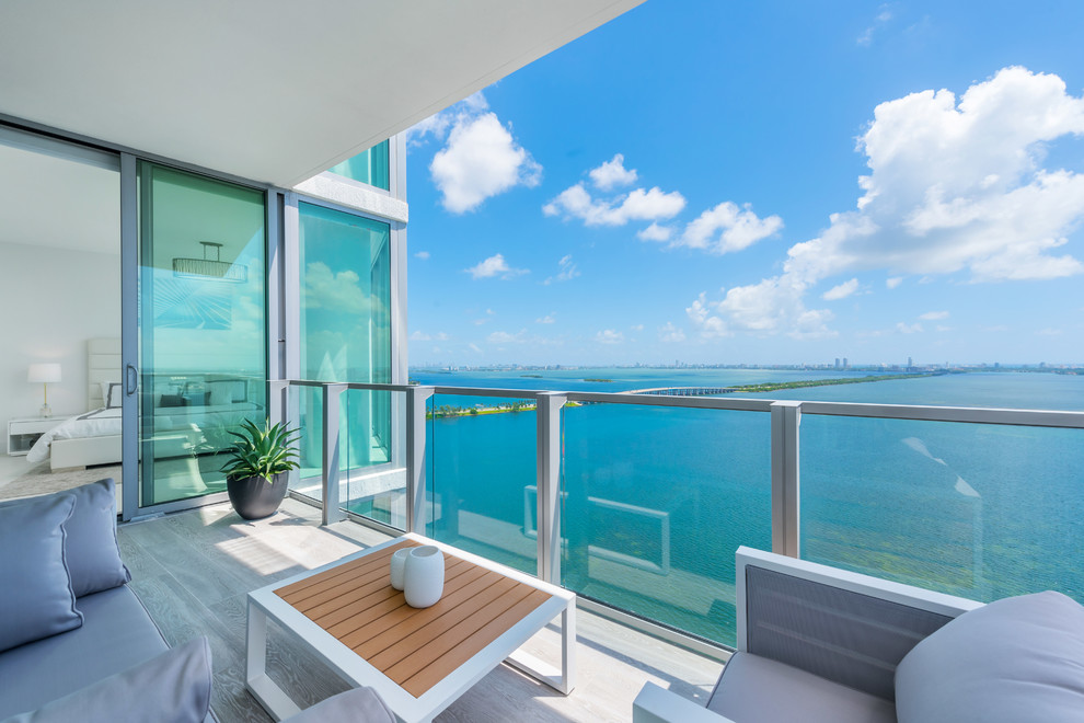 Design ideas for a modern balcony in Miami.
