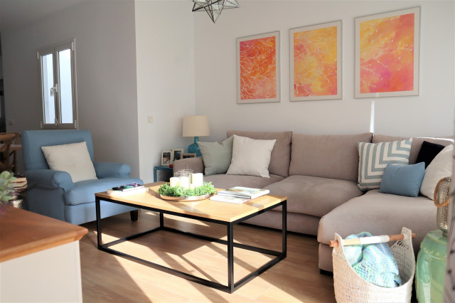 Cocina, comedor y sal&oacute;n en Alcaravaneras coastal-living-room