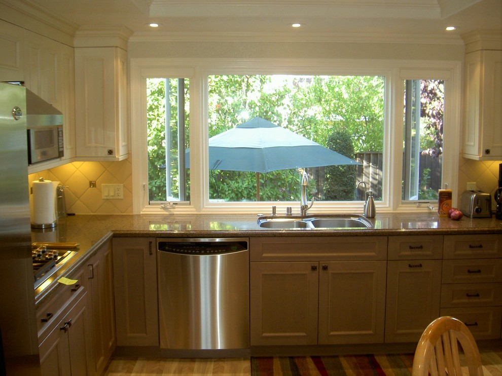 Transitional kitchen photo in San Francisco