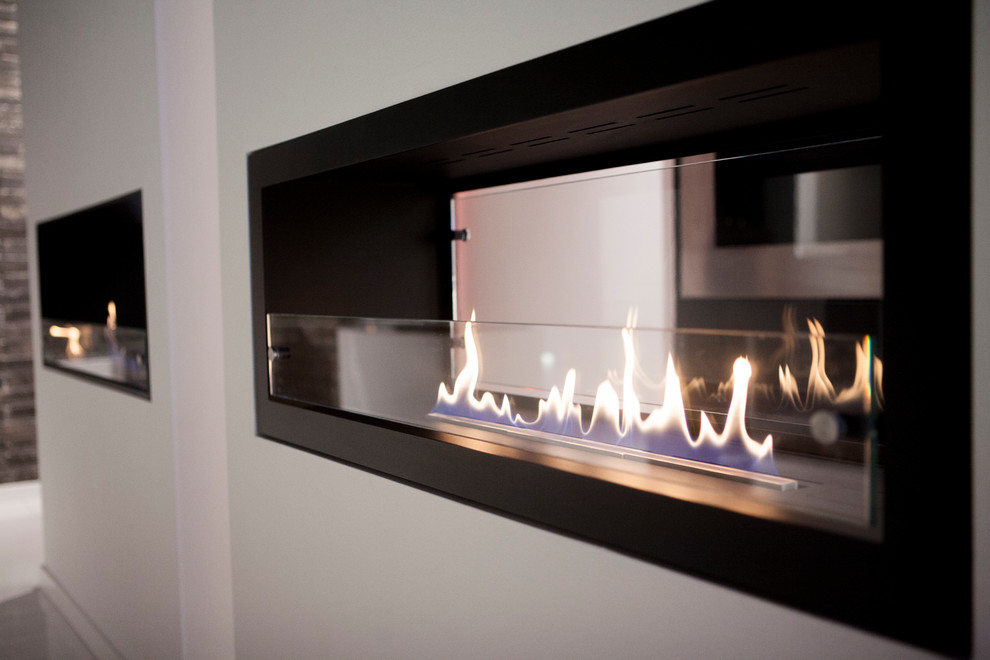 Гостиная. Сквозной биокамин Decoflame дизайнерское решение для двух пространств.