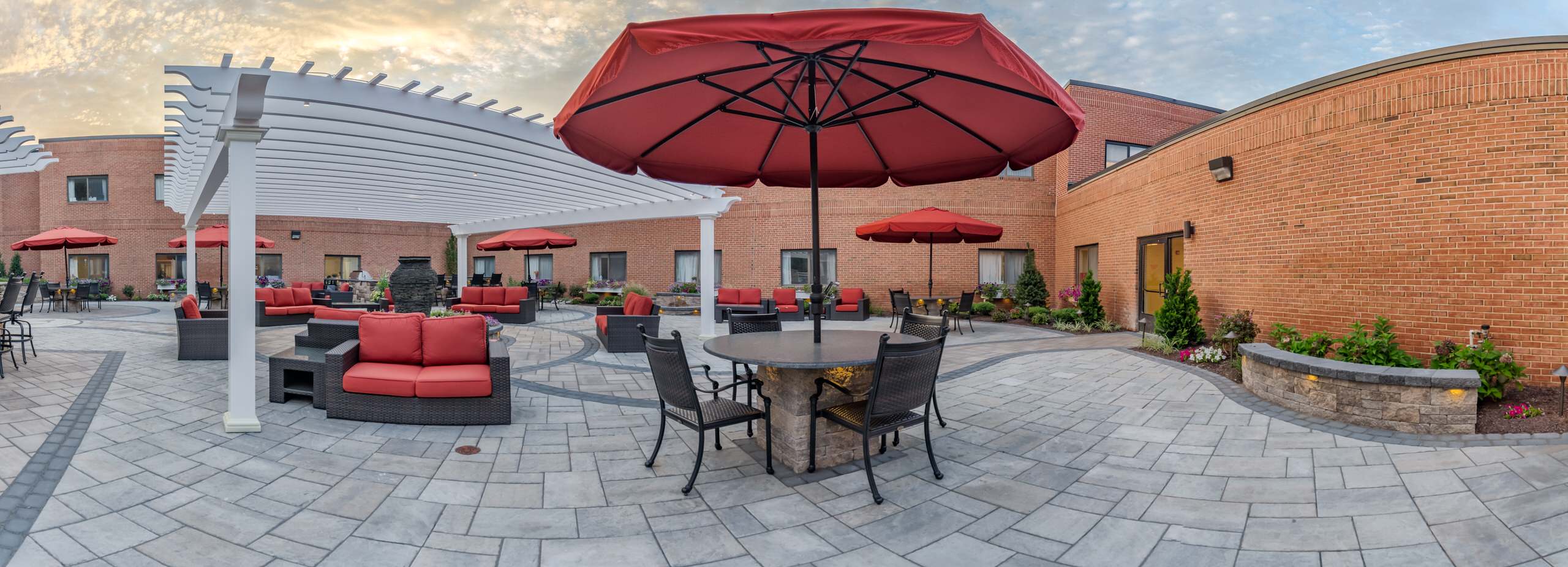 Wilmington, Massachusetts Courtyard