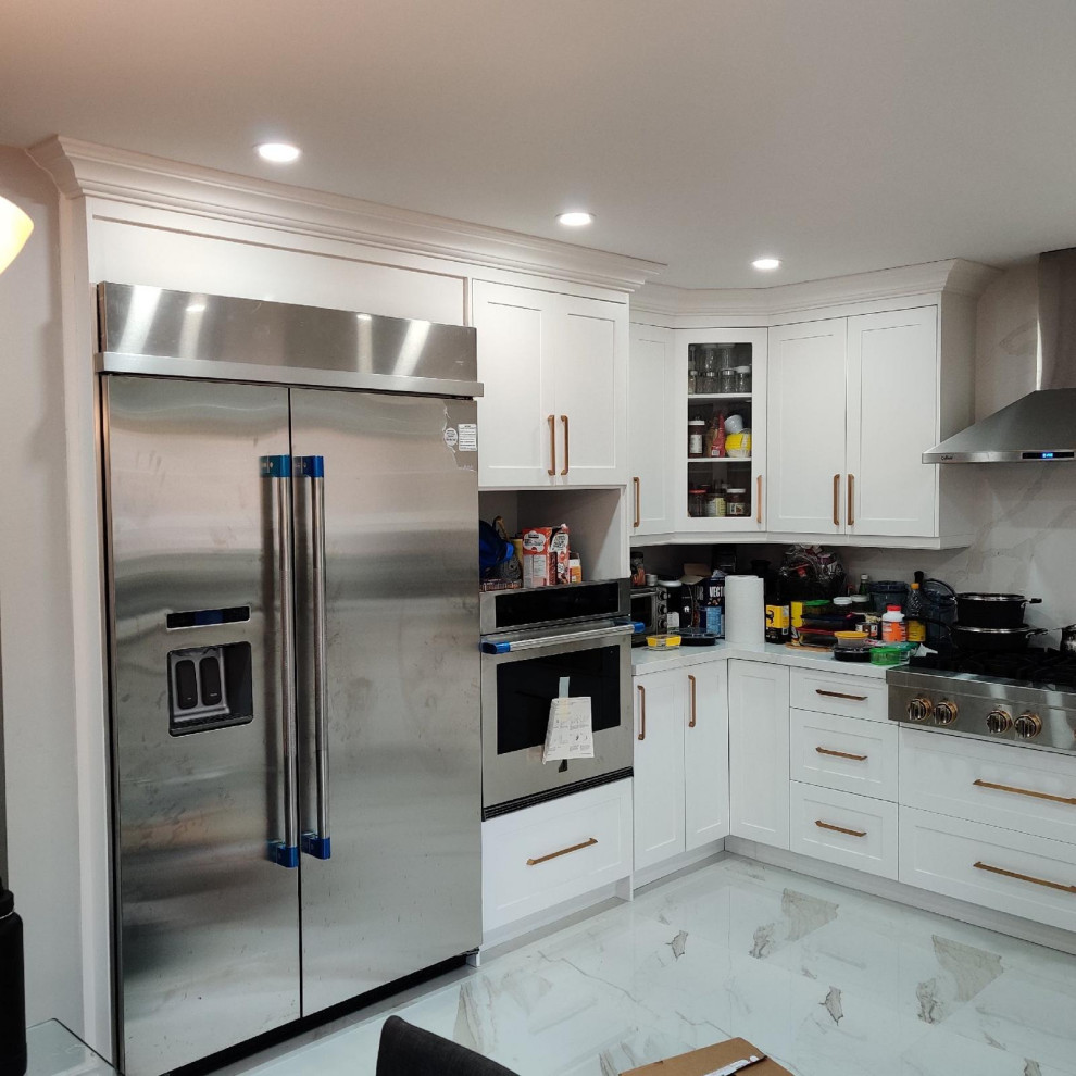 Kitchen - kitchen idea in Toronto