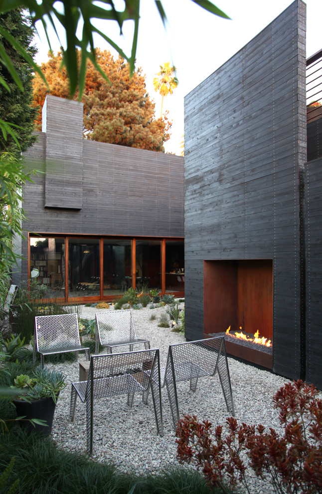 Photo of a contemporary patio in Los Angeles with a fire feature.