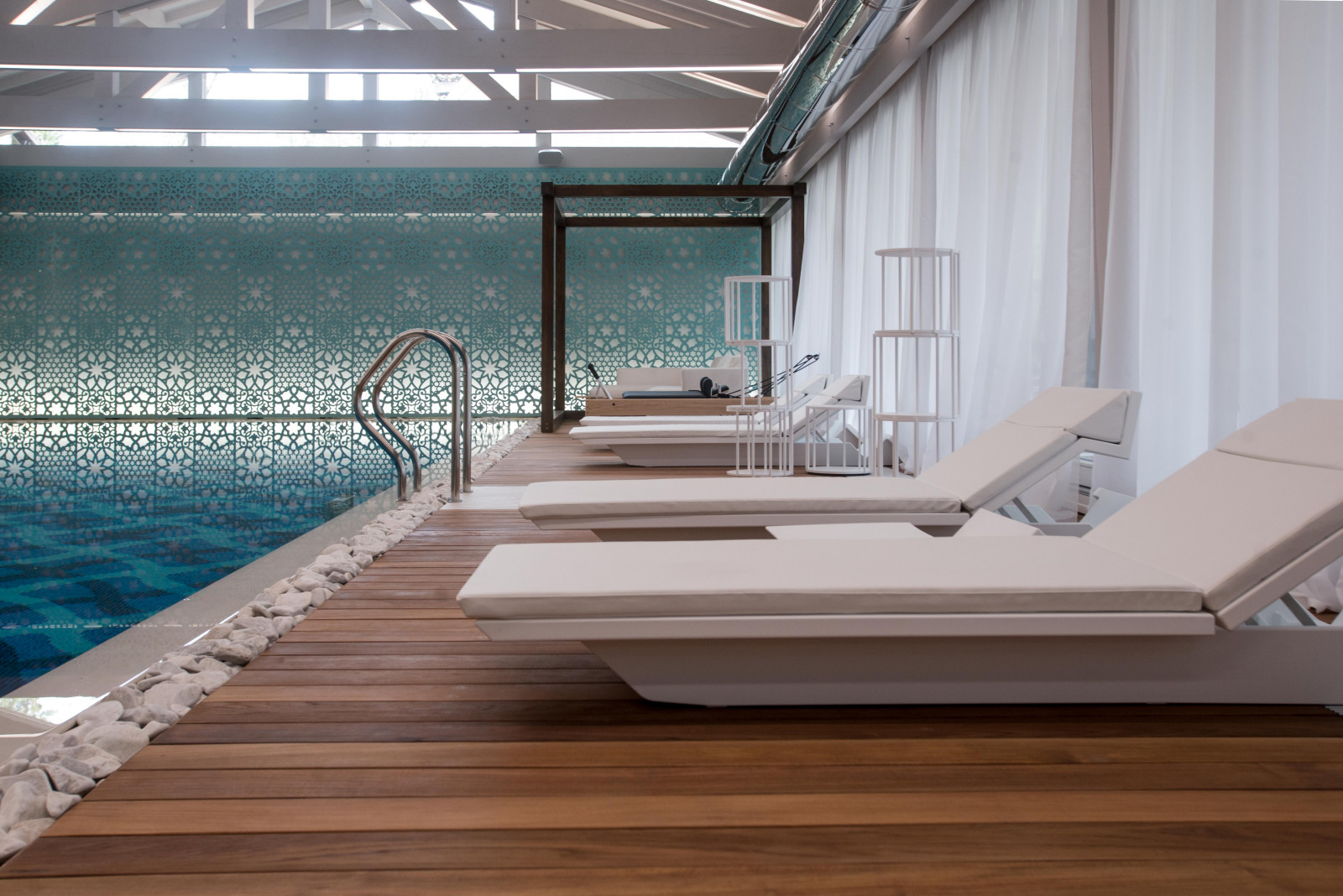 istHILLS бассейн в Подмосковье dcCONSTRUCTIONS.RU