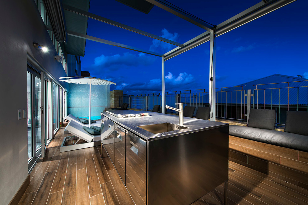 Contemporary deck in Perth.