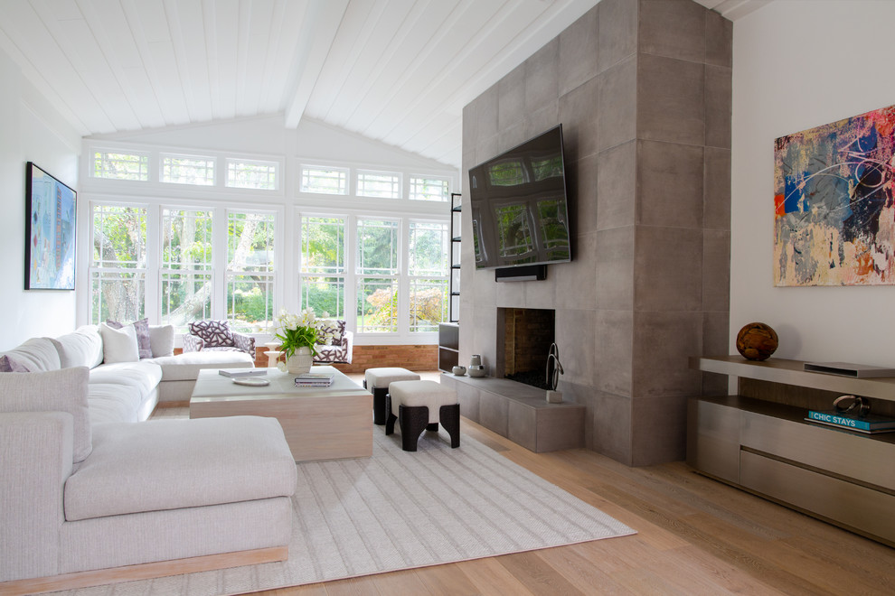Design ideas for a modern living room in Philadelphia.
