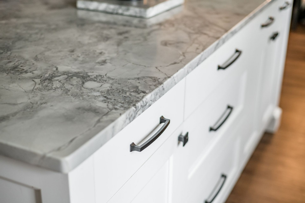 Home design - transitional home design idea in Columbus